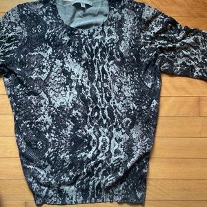 Light weight sweater